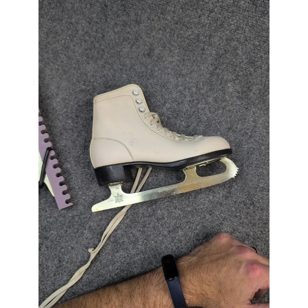 CCM Jamie Sale & David Pelletier Pirouette‎ Girls Youth Size 1 White Ice Skates